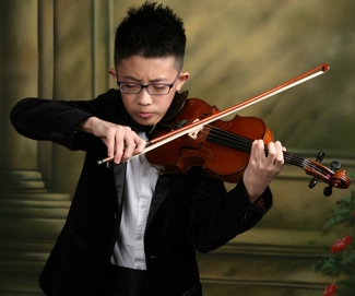 Photo of Thomas Kim, violin soloist